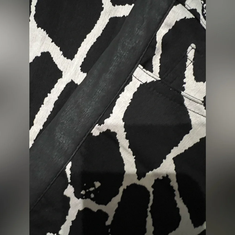 Nicole Miller Women's Black and White Animal print - Picture 3 of 7